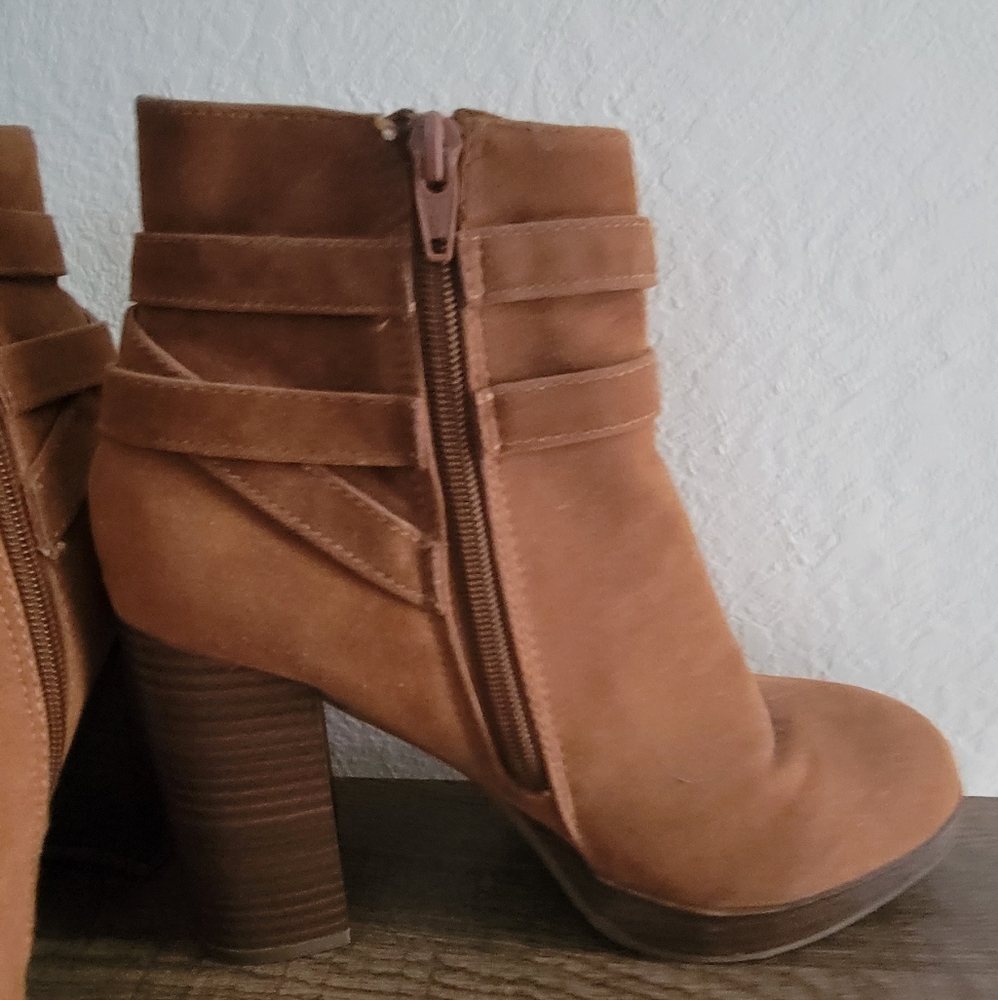 Boots - Picture 5 of 5